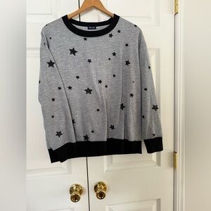Splendid Gray and Black Crewneck Sweater with Star Pattern